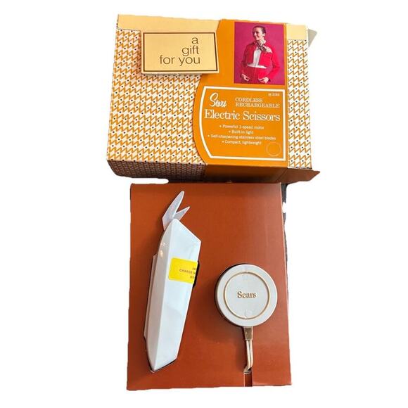 New Vintage Sears Cordless Rechargeable Electric Scissors 25 2182 Sewing Crafts - Picture 2 of 3